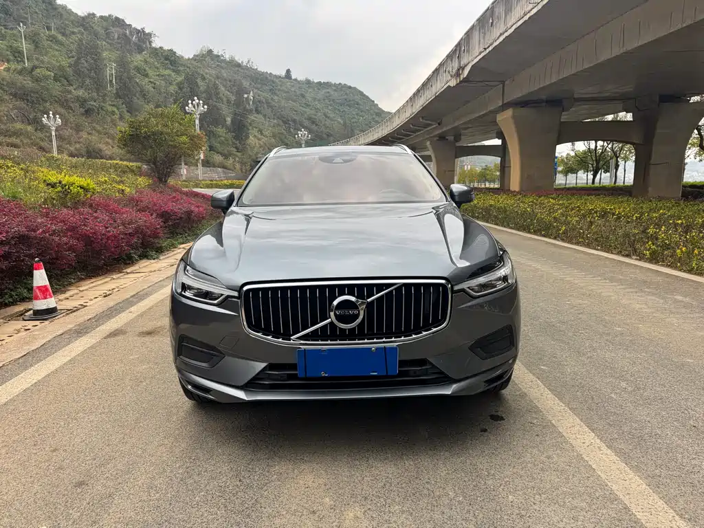 Volvo XC60 — фото 9