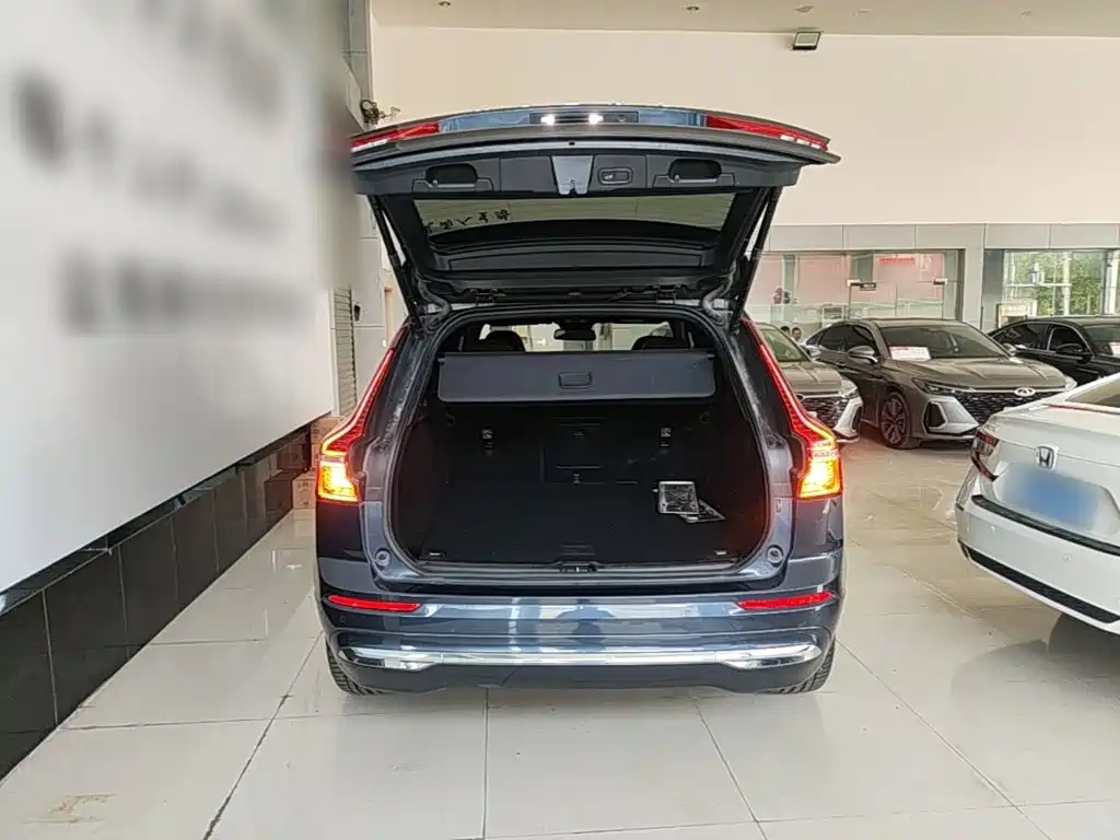 Volvo XC60 — фото 19