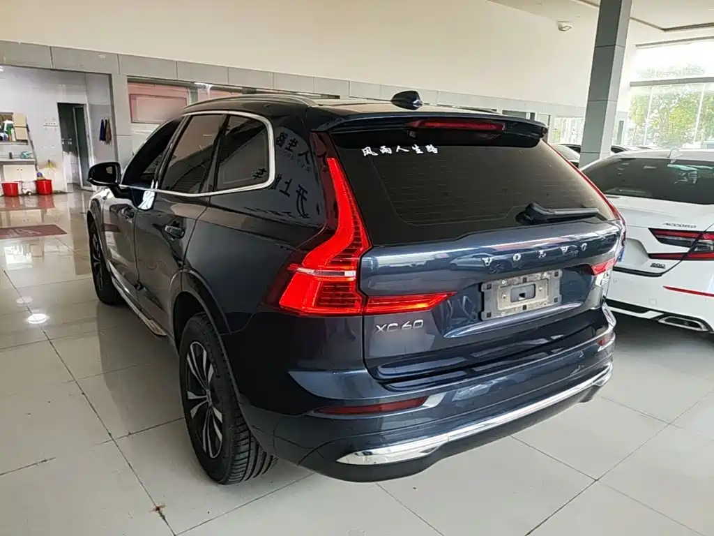 Volvo XC60 — фото 5