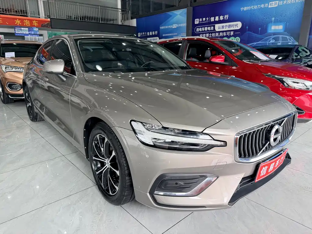 Volvo S60 — фото 15