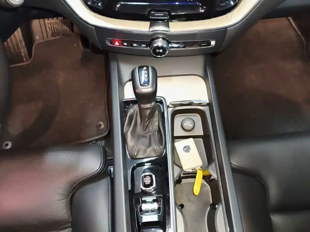 Volvo XC60 — фото 14