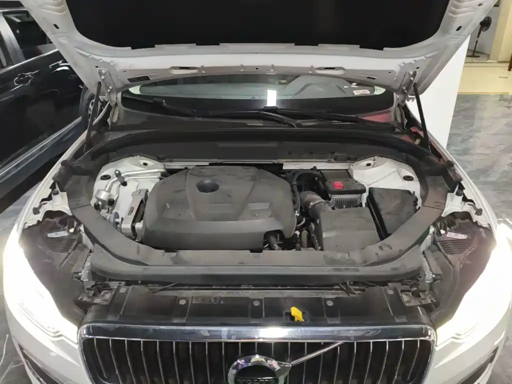 Volvo XC60 — фото 20