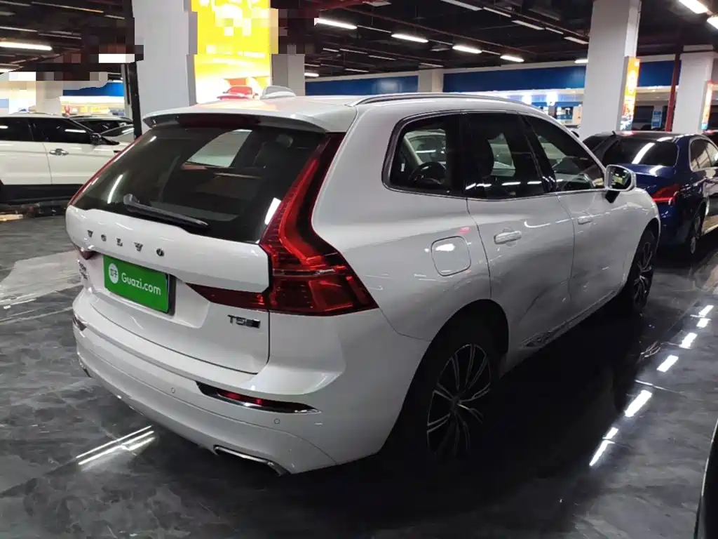 Volvo XC60 — фото 7