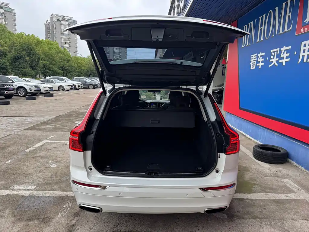 Volvo XC60 — фото 25
