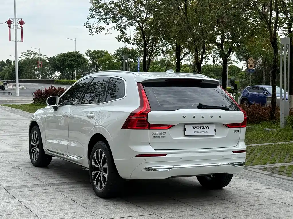 Volvo XC60 — фото 7