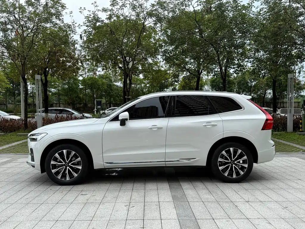 Volvo XC60 — фото 10