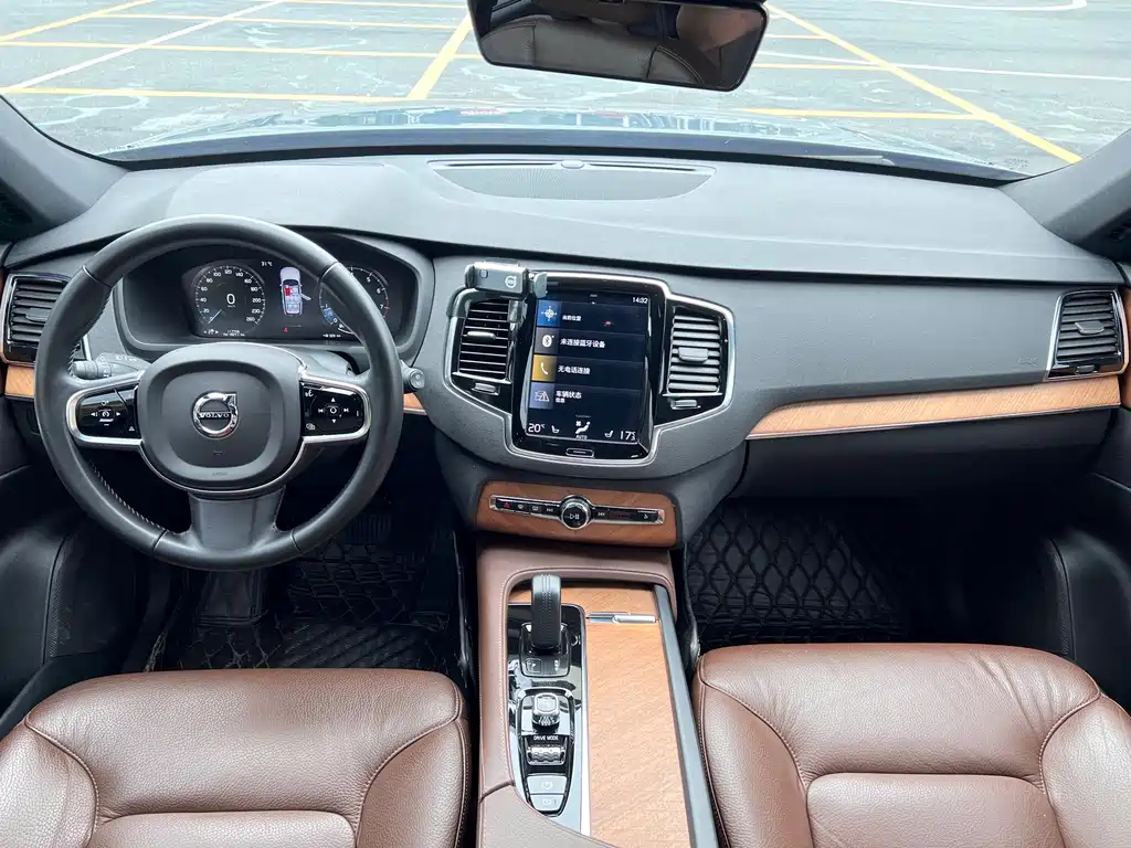 Volvo XC90 — фото 14