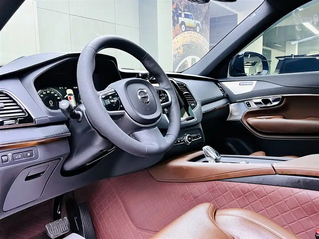 Volvo XC90 PHEV — фото 8