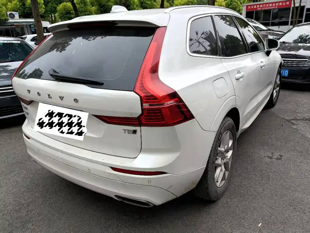 Volvo XC60 — фото 9