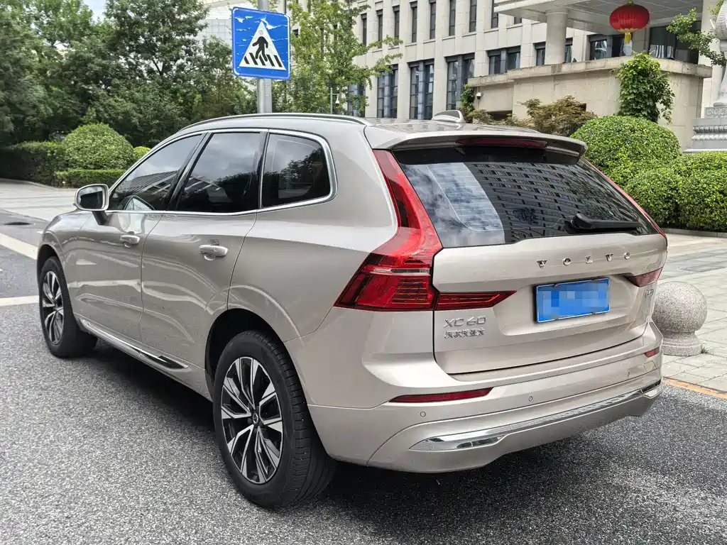 Volvo XC60 — фото 2