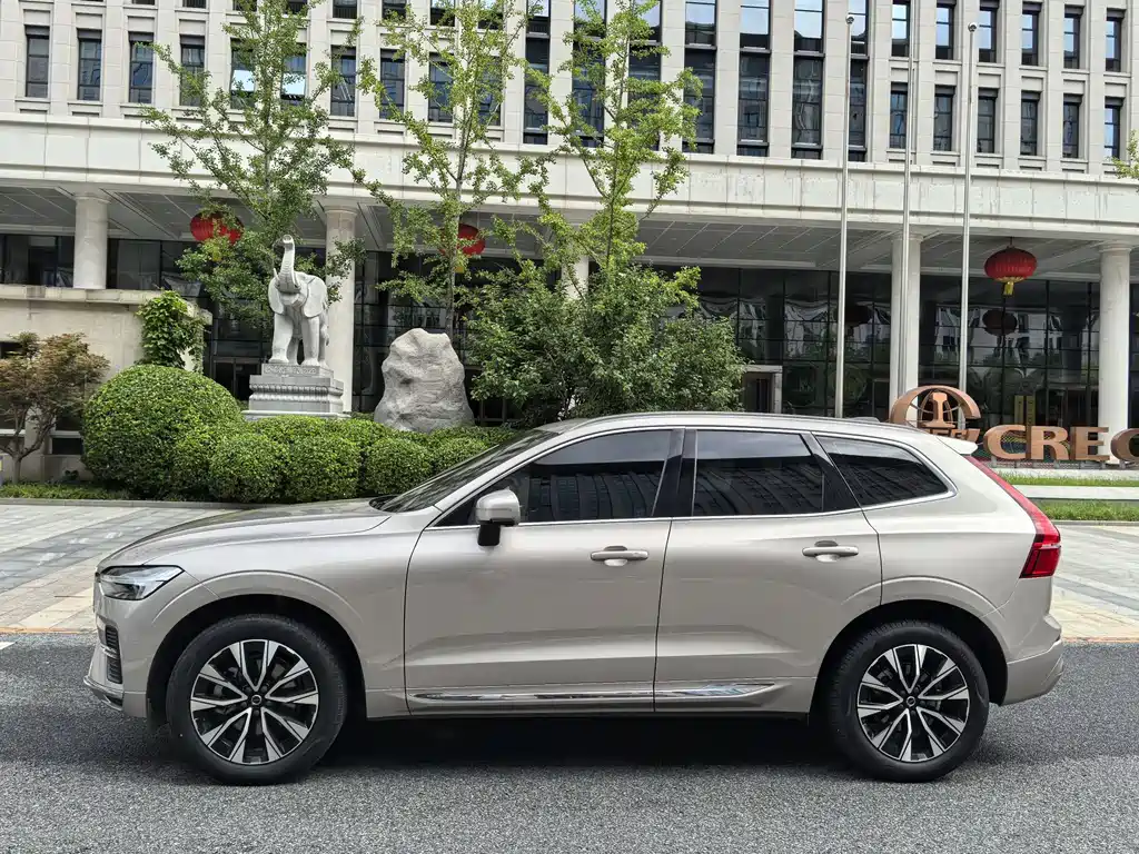 Volvo XC60 — фото 7