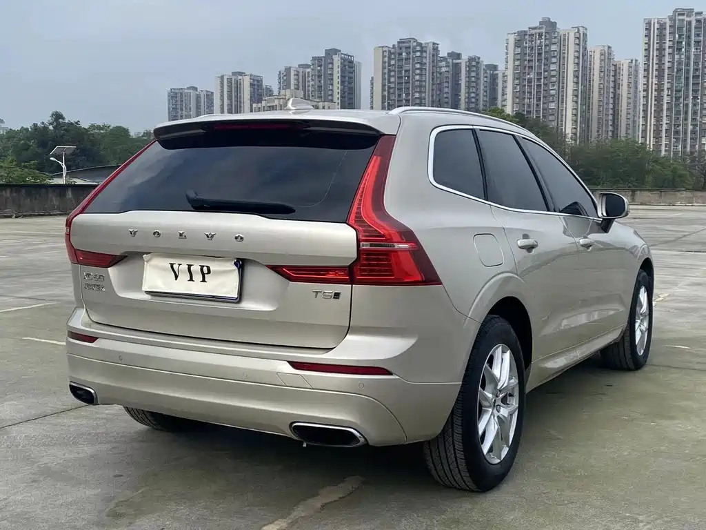Volvo XC60 — фото 5