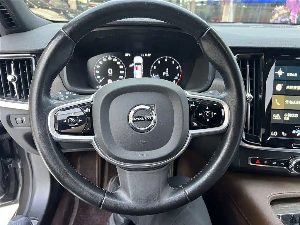 Volvo V90 — фото 35