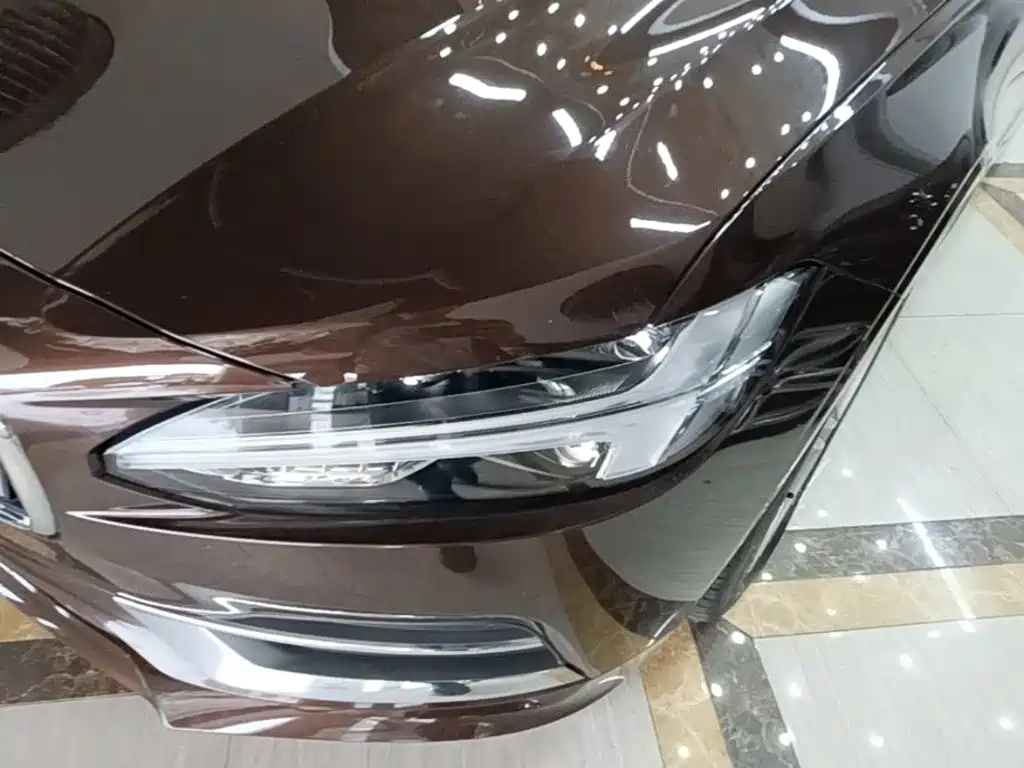 Volvo S90 — фото 24