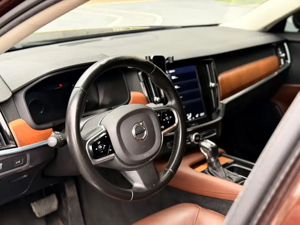 Volvo S90 — фото 4