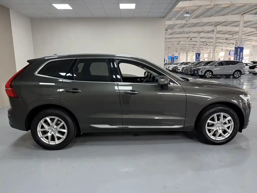 Volvo XC60 — фото 8