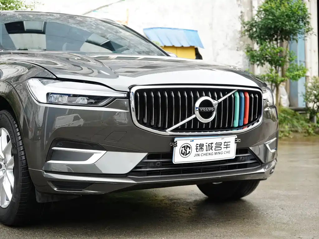 Volvo XC60 — фото 11