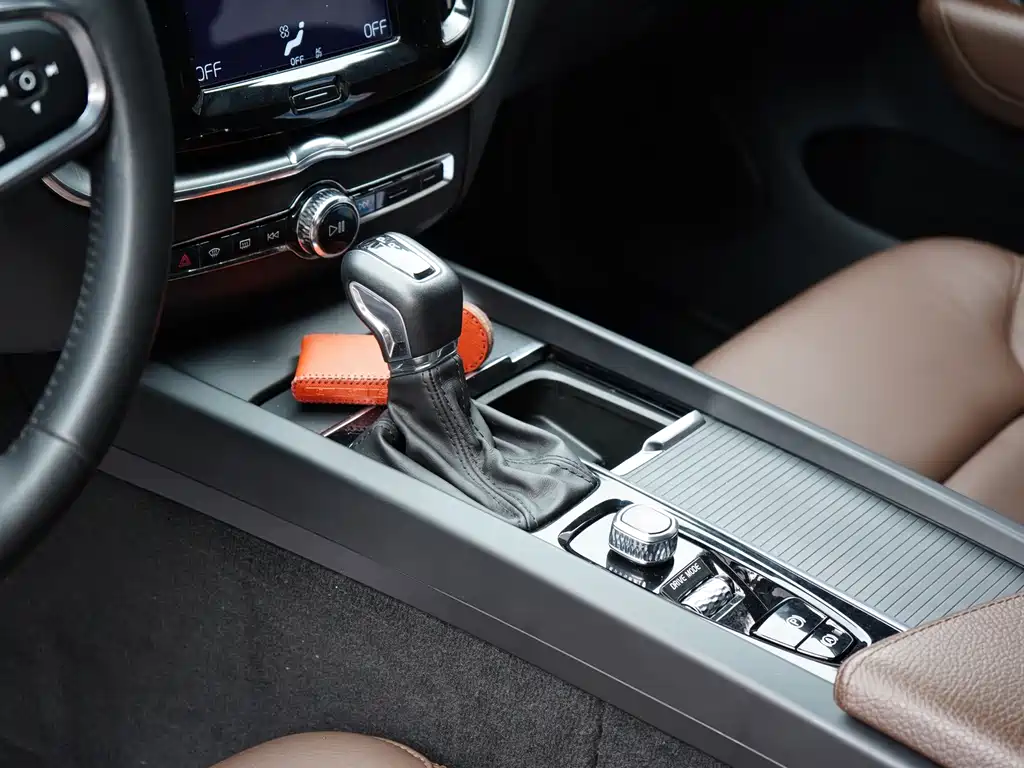 Volvo XC60 — фото 13
