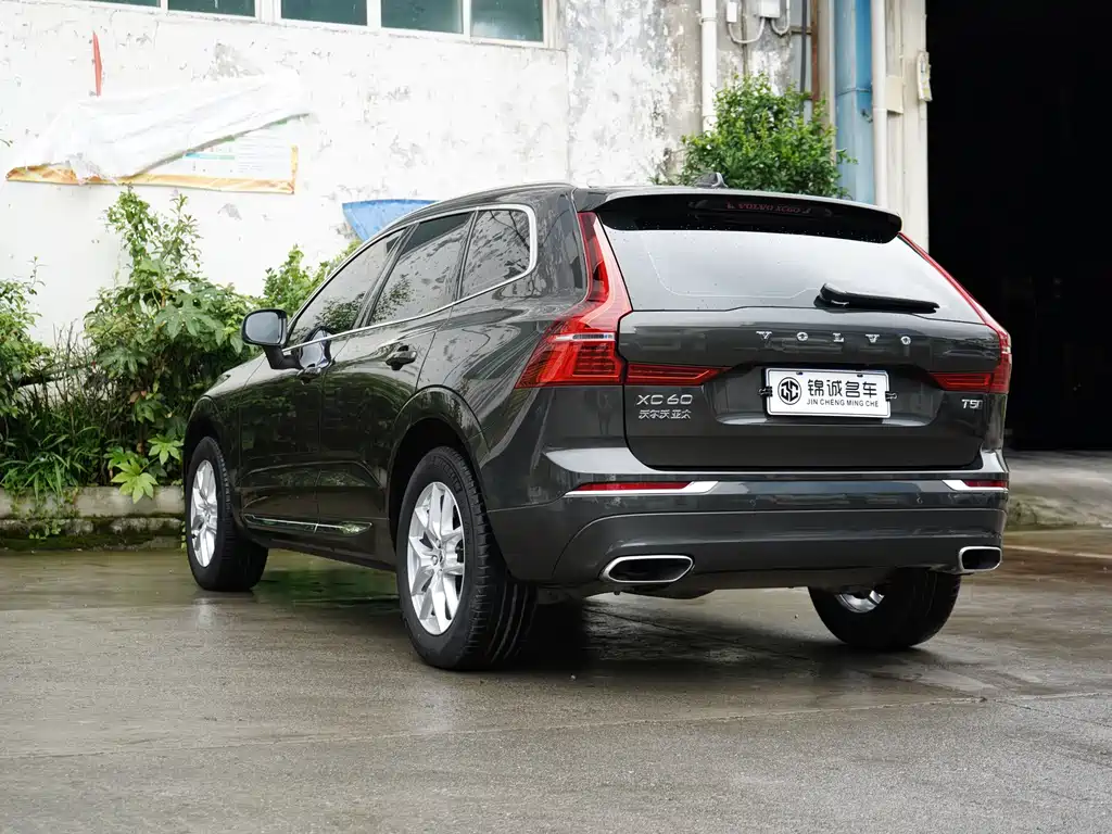 Volvo XC60 — фото 7