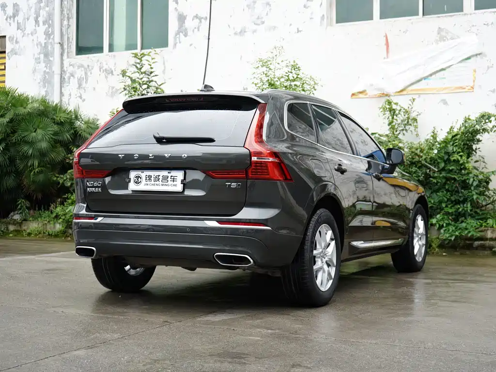Volvo XC60 — фото 9