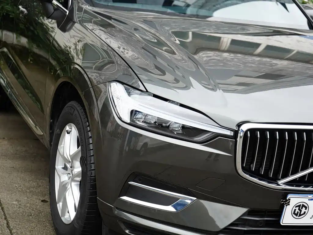 Volvo XC60 — фото 10