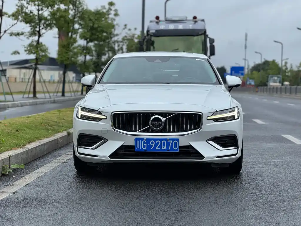 Volvo S60 — фото 2