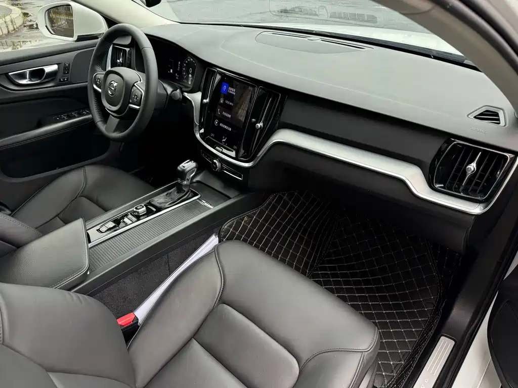 Volvo S60 — фото 10
