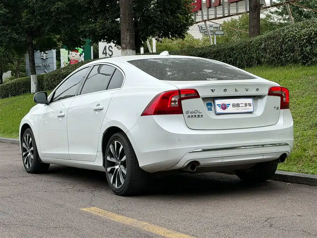 Volvo S60 — фото 4