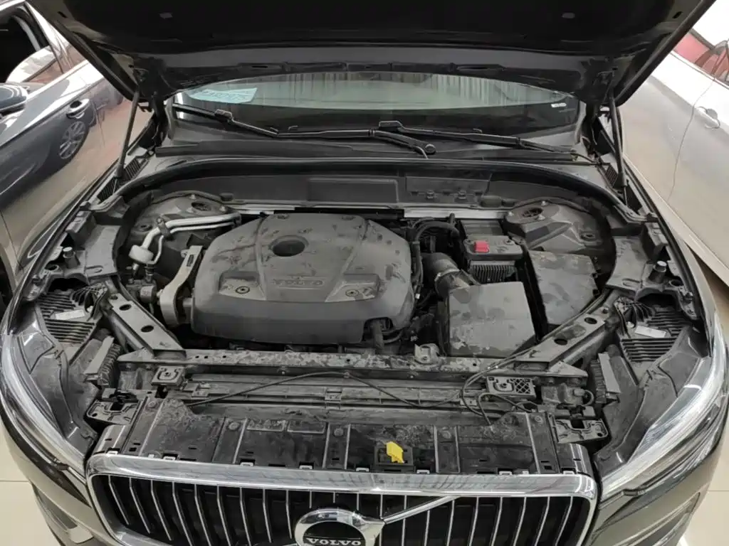 Volvo XC60 — фото 20