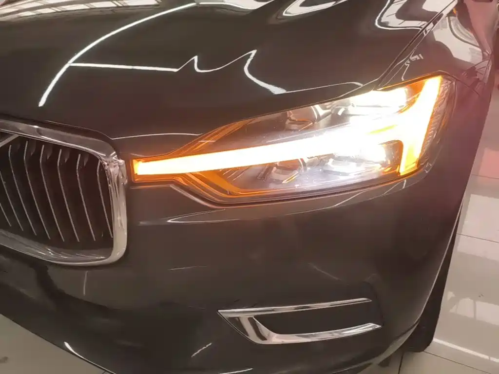 Volvo XC60 — фото 24
