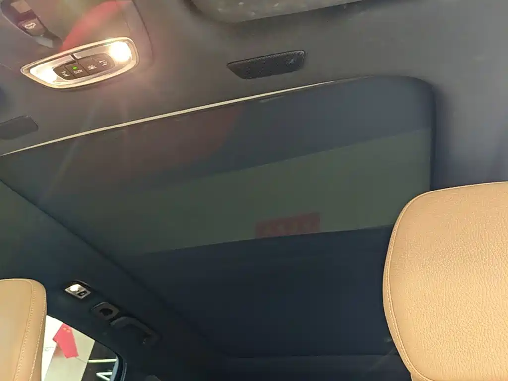 Volvo XC60 — фото 14