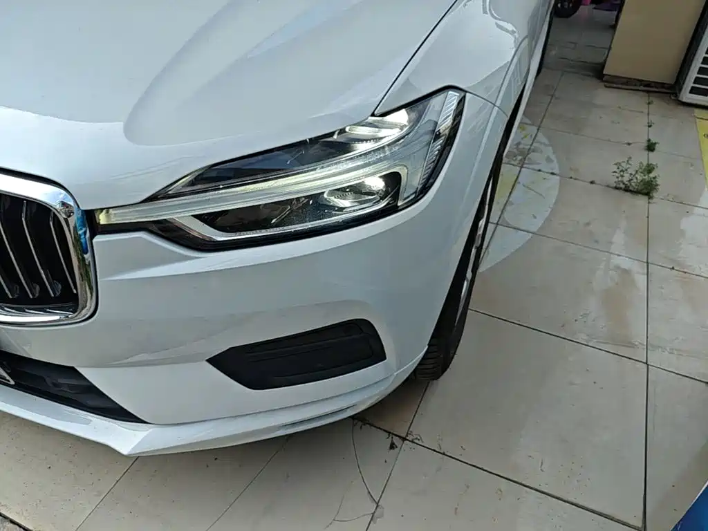 Volvo XC60 — фото 18