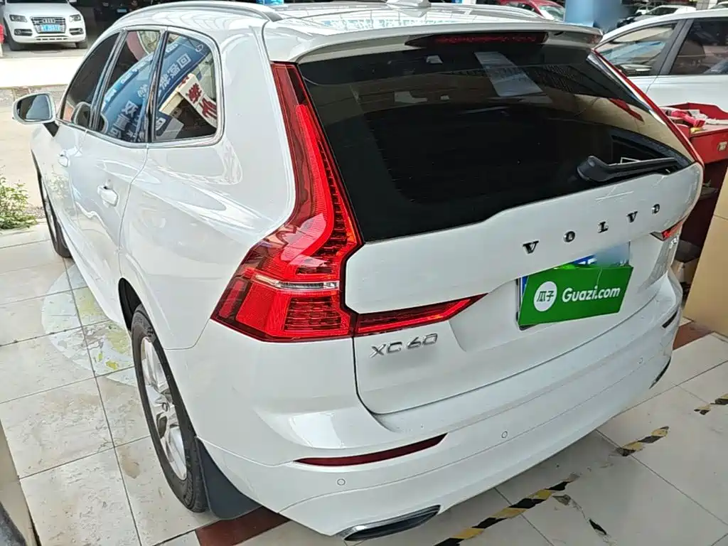 Volvo XC60 — фото 23