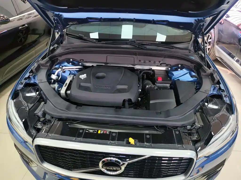 Volvo XC60 — фото 13