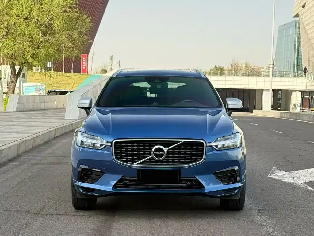 Volvo XC60 — фото 22