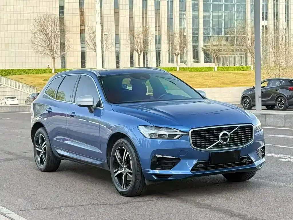 Volvo XC60 — фото 23