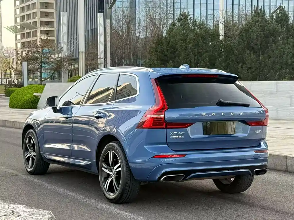 Volvo XC60 — фото 24