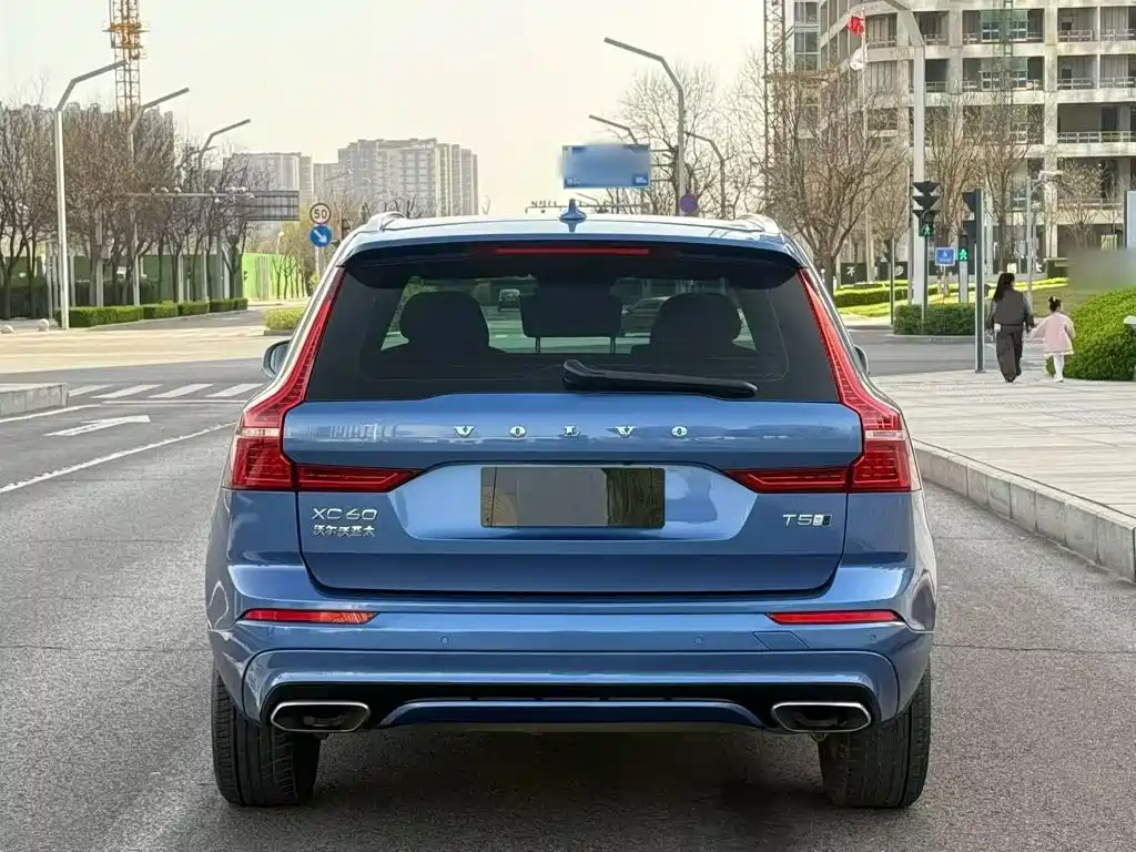 Volvo XC60 — фото 25