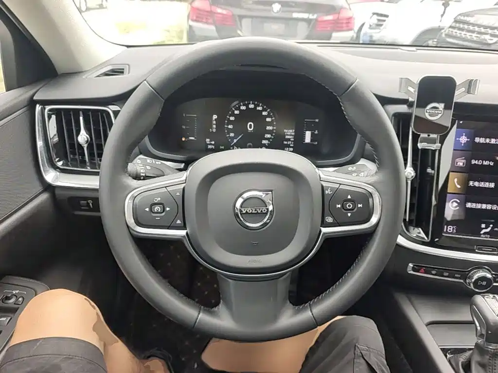 Volvo S60 — фото 11