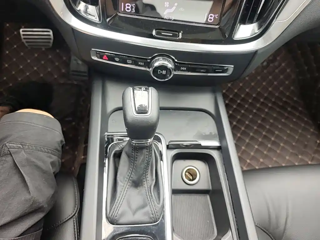 Volvo S60 — фото 14