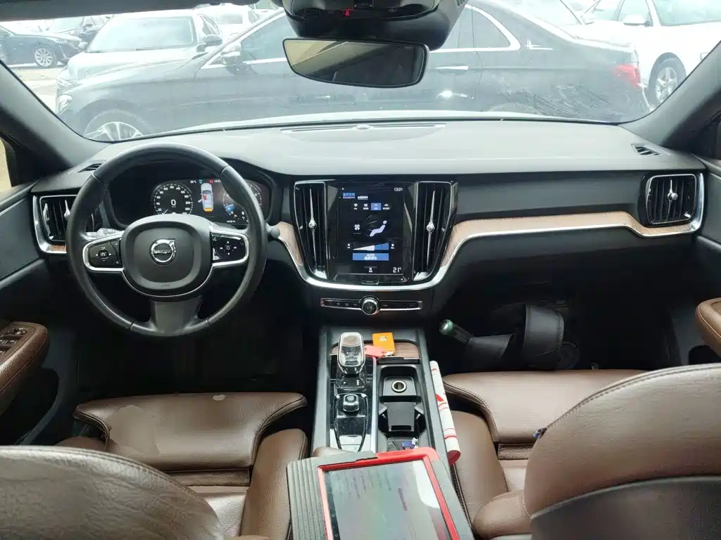 Volvo S60 — фото 10