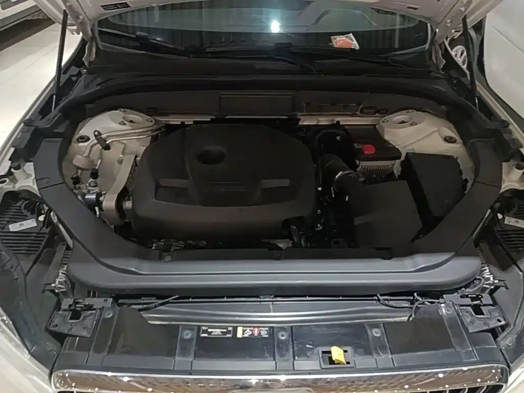 Volvo XC60 — фото 20