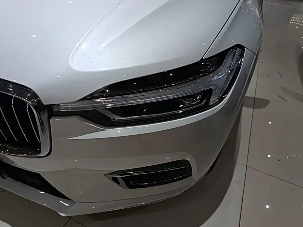 Volvo XC60 — фото 24