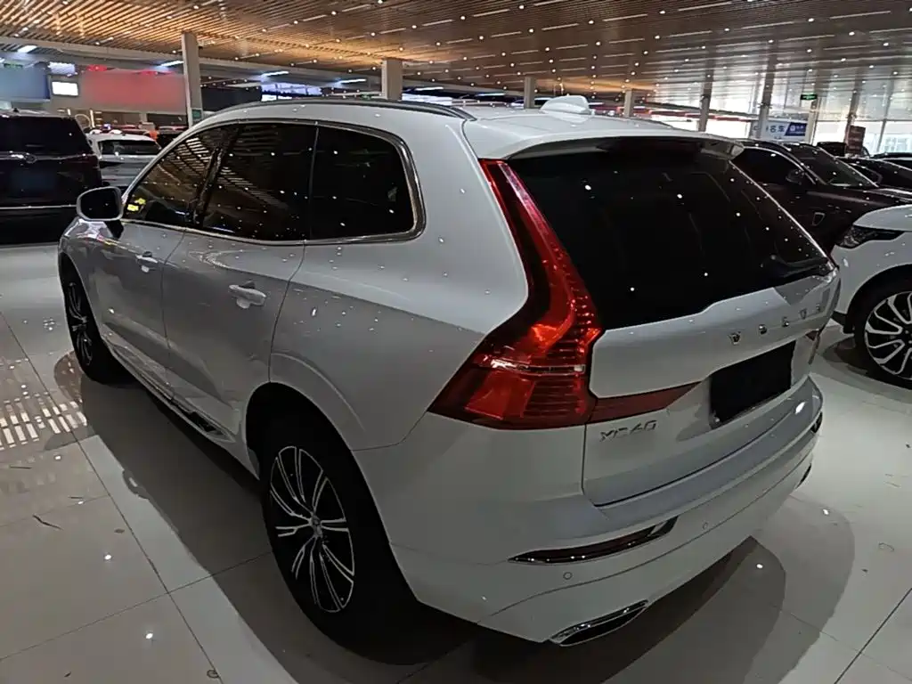 Volvo XC60 — фото 5
