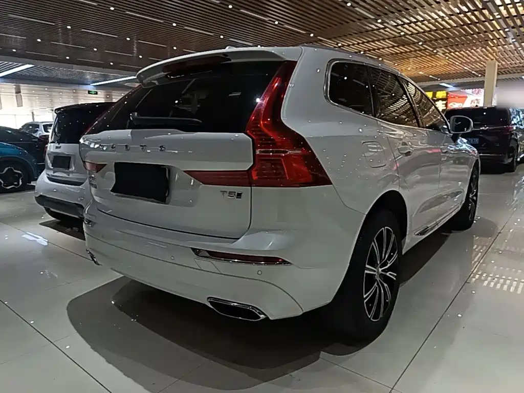 Volvo XC60 — фото 7