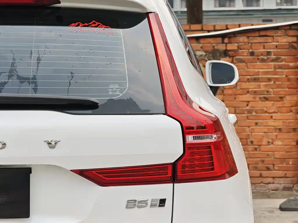 Volvo XC60 — фото 23