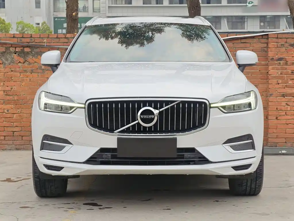 Volvo XC60 — фото 24