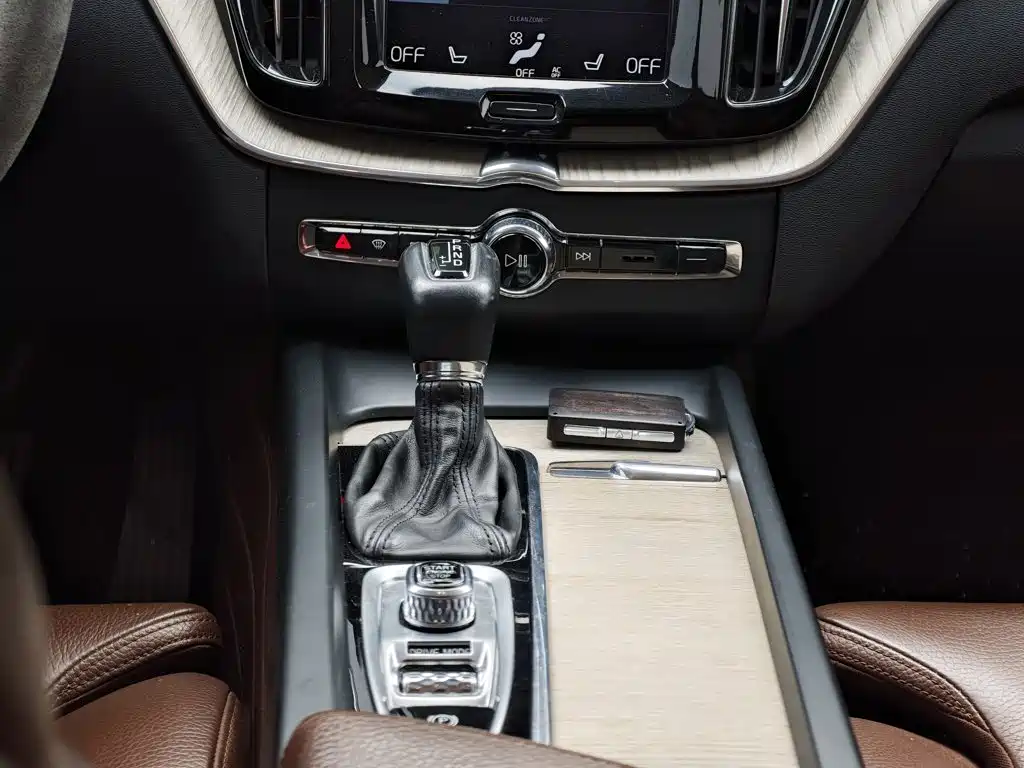 Volvo XC60 — фото 7