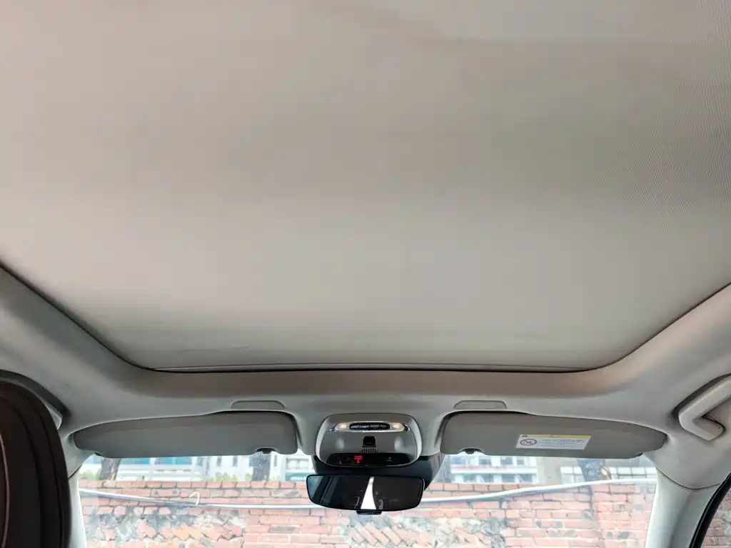 Volvo XC60 — фото 9