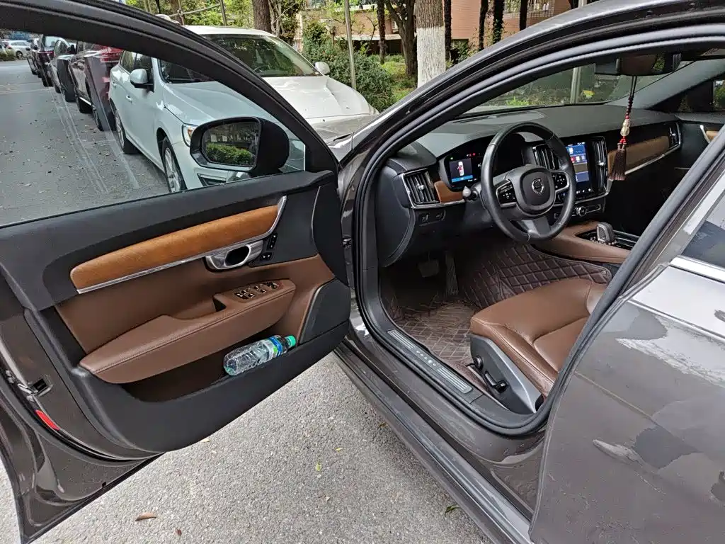 Volvo S90 — фото 14